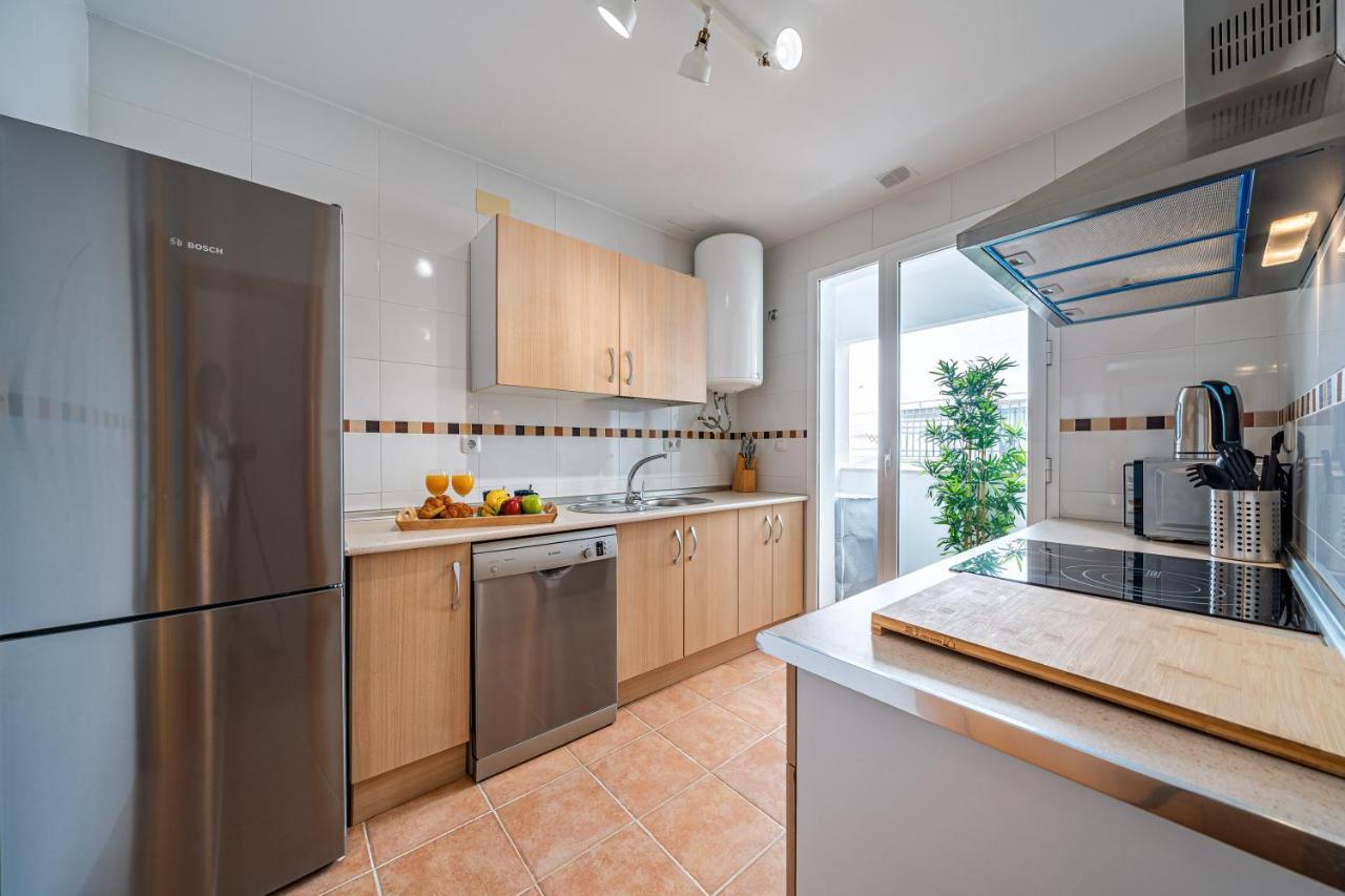 Heart Location & Parking Apartment Малага Екстериор снимка