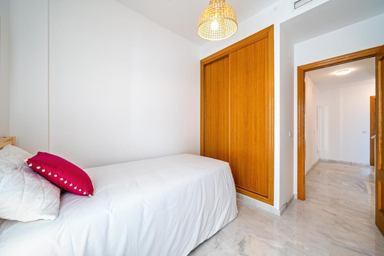 Heart Location & Parking Apartment Малага Екстериор снимка