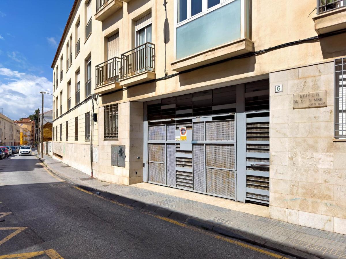 Heart Location & Parking Apartment Малага Екстериор снимка